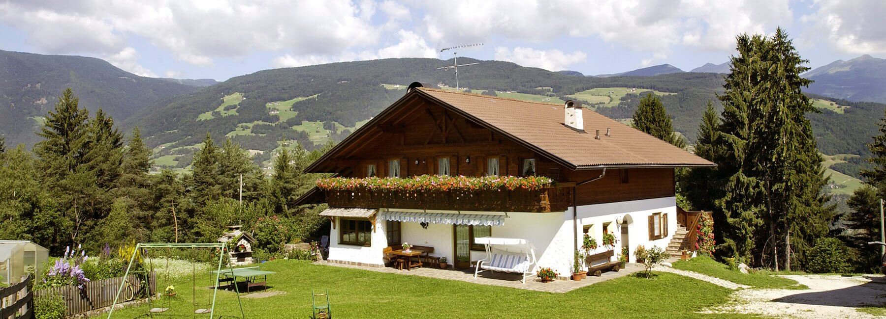 Wieshof-Lajen-Bauernhof-Natur-Wiesen-Waelder-Hochplateau-Eisacktal-Suedtirol1